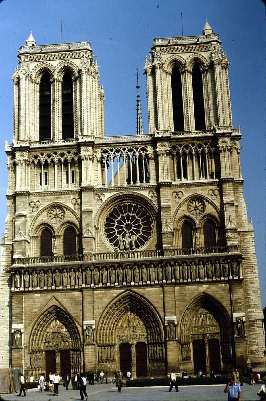 Notre_Dame_entrance 