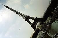 Eiffel_tower_at_angle 