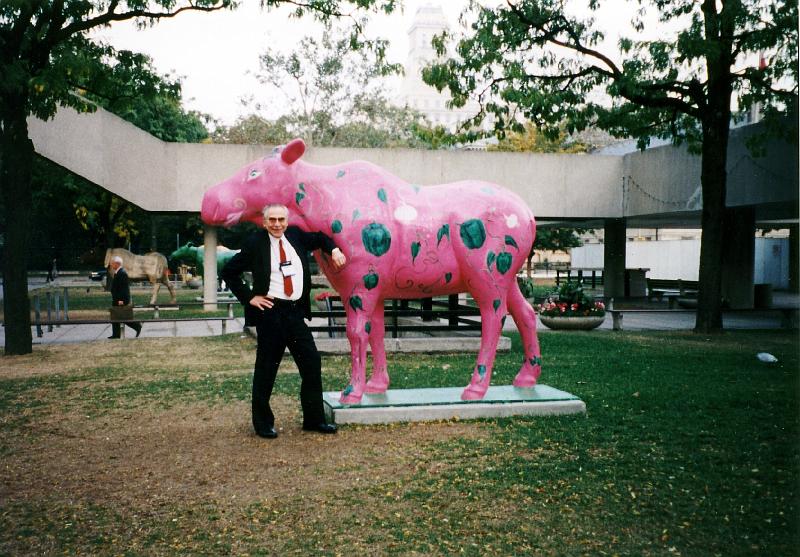 01 I was in Toronto on a business trip in October 2000. The ciry was decorated with fanciful moose statues.