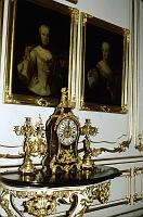 table_clock_two_portraits