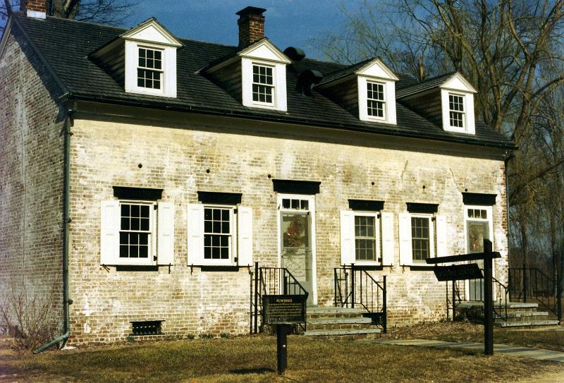 07 This slide show is of Longfellow's Wayside Inn, Sudbury MA.  This building has tow row homes.  Others are the church, the grist mill, the ice house, a barn, the schoolhouse, and the inn.